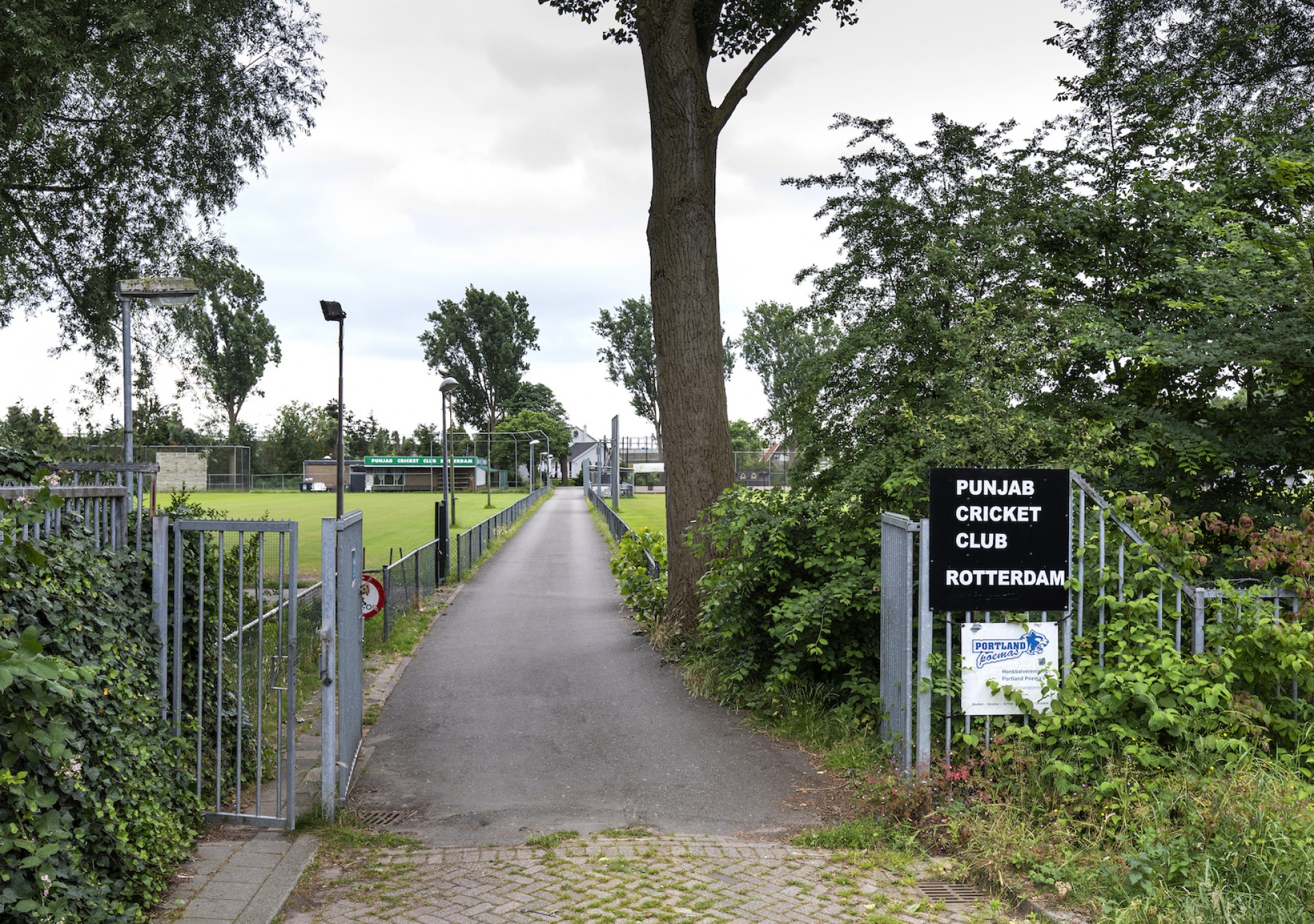 Stap het sportterrein op